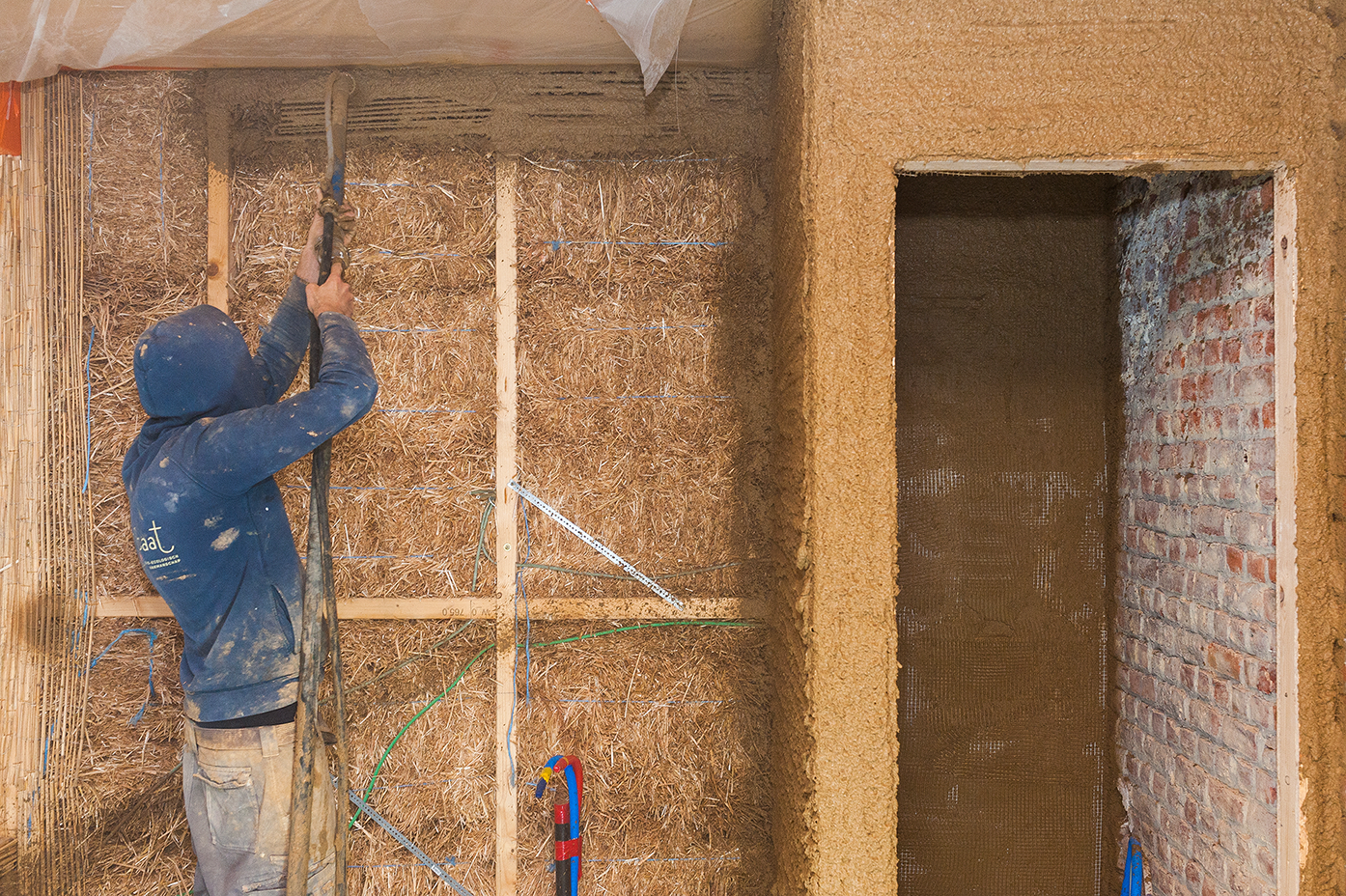 Rénovation d’une maison de maître avec de la paille et de l’argile